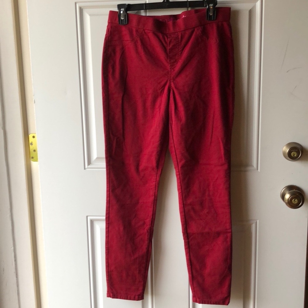 Juniors burgundy pants